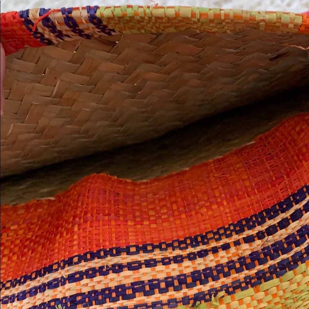 Handmade straw pouch - Picture 4 of 5